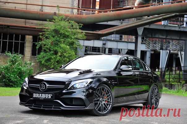 Brabus Mercedes C 63S развивает скорость до 300 км/ч