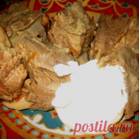 Отварное мясо с чесночным соусом