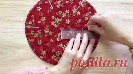 Соедините четыре круга из ткани и получится такая полезная красота