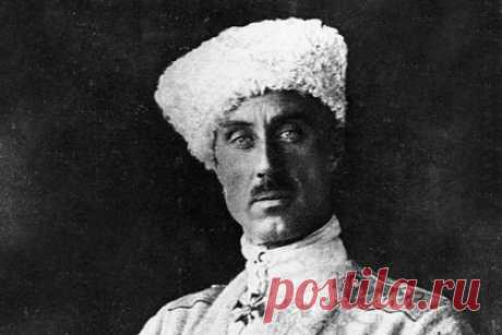 В России в годовщину революции открыли памятник главному врагу советской власти. В Ростове-на-Дону в 106-ю годовщину Октябрьской социалистической революции открыли бюст врага советской власти барона Петра Врангеля. Об этом в своем Telegram-канале сообщил активист Алексей Селиванов. По его словам, современным россиянам, считающим себя наследниками Белого движения, предстоит исправить ошибки ХХ века.