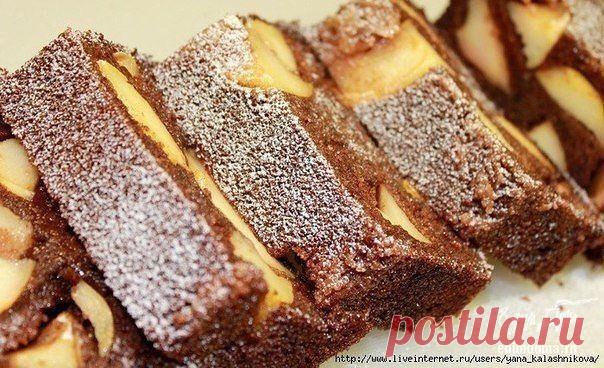 Утренний десерт - *Шоколадный манник с карамельными яблоками*.