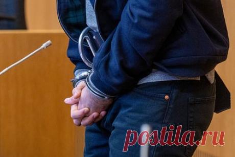 Жителю Невады предъявили обвинение в антисемитских угрозах сенатору США. Жителю Невады Джону Энтони Миллеру предъявили обвинения в телефонных угрозах антисемитского характера в адрес сенатора Конгресса США. Предполагается, что он угрожал сенатору-демократу от Невады еврейского происхождения Джеки Розен. Ему предъявлено обвинение в угрозах федеральному чиновнику.