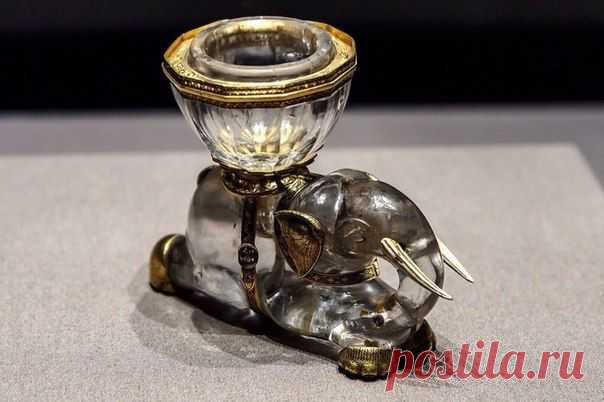 Солонка в форме слона, Португалия, примерно 1550 г. / Историческая справка
