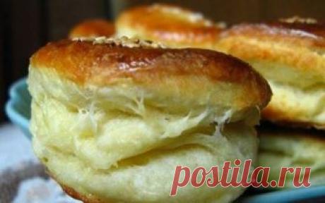 Божествено вкусна закуска, която се приготвя само за 30 минути! Божествено вкусна закуска, която се приготвя само за 30 минути!5 (100%) 2 votes Необходими продукти: 1 килограм брашно 250 грама масло или маргарин 400 грама сирене сол щипка захар 1 яйце 1 мая 100 мл...