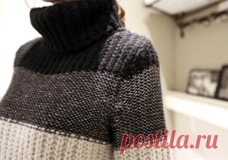 Womens Striped Turtle Neck Sweater