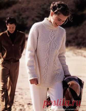 Белый пуловер с красивым араном