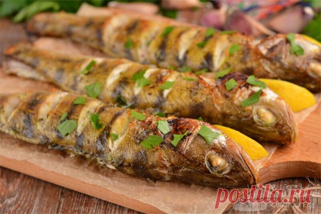 Рыба с чесноком в духовке. Таким способом любая белая рыба получается нежной и неверояно вкусной
Простые продукты и отличный вкус! Такой способ подходит для любой речной и морской белой рыбы. Так можно готовить и красную рыбу, только надо будет исключить лимонный сок, чтобы красивый цвет не был потерян. Рыба получается очень ароматной, нежной и вкусной. Сегодня готовлю небольшие судаки. Можно брать и порционные куски на кости или филе. Порции 3 […]
Читай дальше на сайте. Жми подробнее ➡