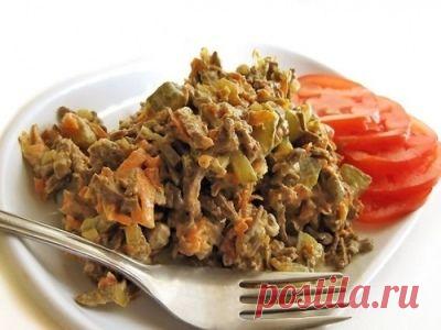 Рецепт: Салат с говяжьей печенью