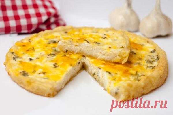 СЫРНО-ТВОРОЖНЫЙ ПИРОГ С ЧЕСНОКОМ И ЗЕЛЕНЬЮ - Кухни всего мира - медиаплатформа МирТесен