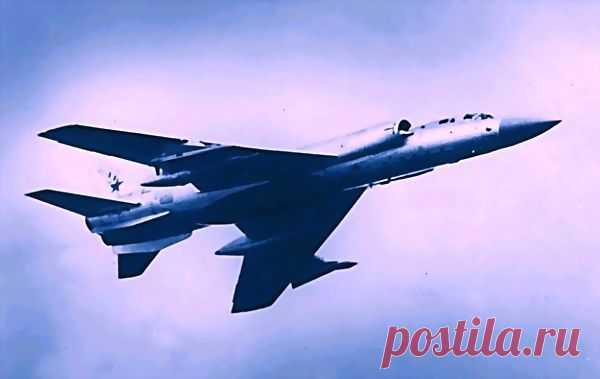 Ту-128 — тяжелый барражирующий перехватчик. Создан в ОКБ Туполева на основе опытного бомбардировщика как перехватчик дальнего радиуса действия и большой продолжительности полета.