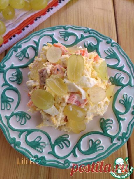 Салат с куриным филе и виноградом