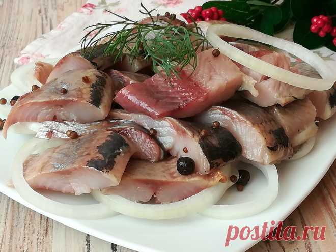 Как я готовлю очень вкусную малосольную селедку, без потрошения и нарезки | Я Готовлю... | Яндекс Дзен