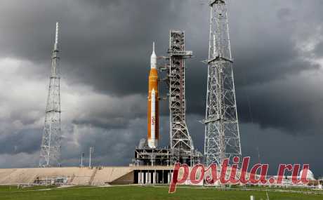 Глава NASA допустил новую попытку запуска ракеты SLS к Луне в октябре. Запуск SLS к Луне может состояться в середине октября. До этого он дважды отменялся из-за утечки водорода при закачивании топлива