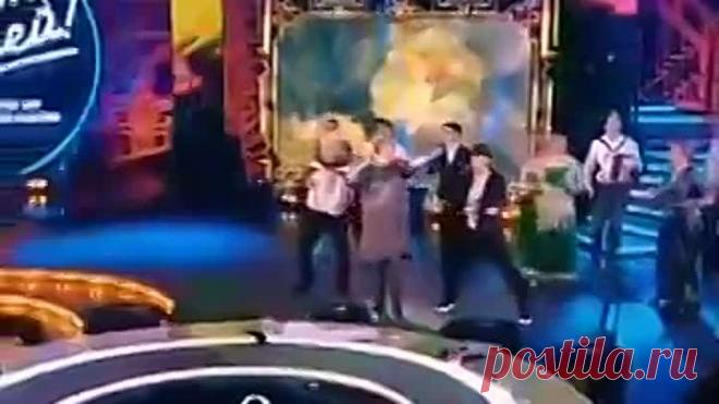 Очень красивая песня и исполнение супер! Браво!