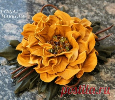 Роскошные цветы из кожи
