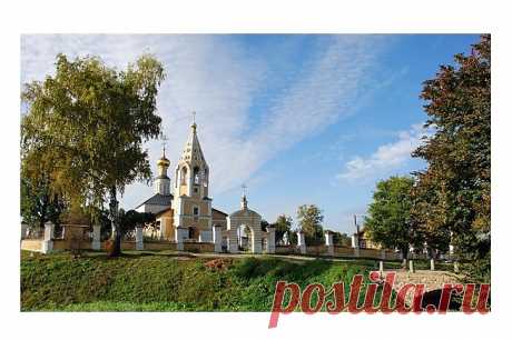 Рождение храма тесно связано с событиями, происходившими на Руси в конце 14-го столетия, а именно – с Куликовской битвой. Строительство святыни началось спустя несколько лет после окончания битвы -  в 1390 году.  В этот период времени пос. Городня был строгим пограничным городом Вертязин.  /   Церковь Рождества Богородицы