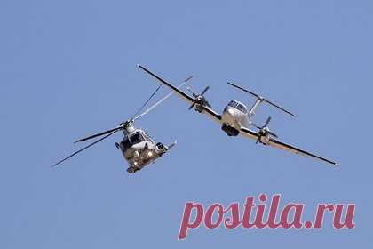 В США самолет потерпел крушение во дворе жилого дома и попал на видео