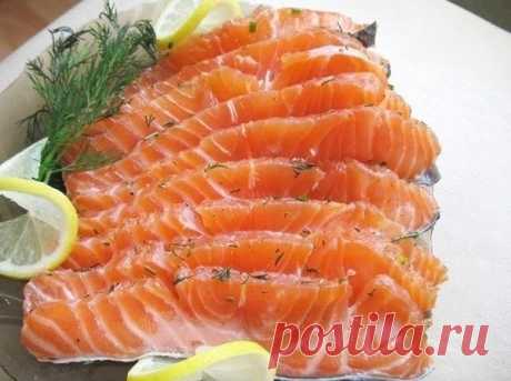 Сёмга малосольная - быстро, просто и очень вкусно! Ингредиенты: Филе семги - у меня была тушка весом 800 грамм соль, сахар пропорции 2/1, то есть на 2 дес.л соли 1 дес.л сахара коньяк -...