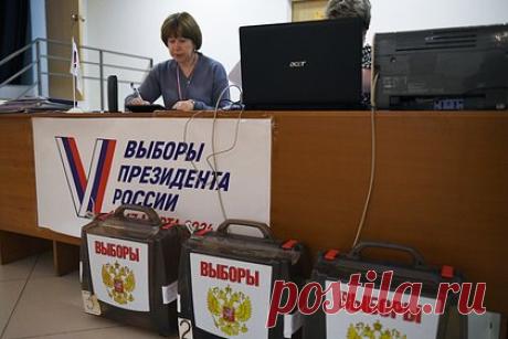 Бросившая зеленку в урну для бюллетеней в Москве женщина объяснила свой поступок. Задержанная на московском избирательном участке женщина пояснила полицейским, что бросила красящее вещество в урну для бюллетеней по заданию Службы безопасности Украины (СБУ). Возбуждено уголовное дело по статье 141 («Воспрепятствование осуществлению избирательных прав или работе избирательных комиссий») УК РФ.