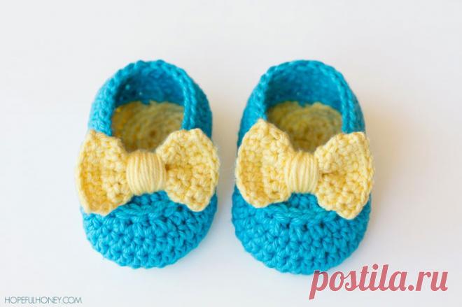 Вязаные крючком пинетки для девочки 