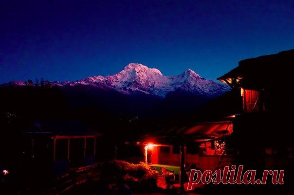 7 УРОКОВ ОТ ЧЕЛОВЕКА, ДОСТИГШЕГО ВЕРШИНЫ ГИМАЛАЕВ | 

Американский блогер делится семью уроками, которые он извлёк из своего одиночного путешествия на вершину Гималаев. 

Можно ли вынести какие-то жизненные уроки, забравшись на вершину Гималаев? Оказывается, да. Американский блогер прошёл в одиночку путь от подножья до пика Гималайских гор. По восемь часов в день, семь дней подряд, преодолевая физические и моральные пределы, он взбирался на вершину. И вот что он понял...