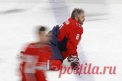 Овечкин сократил отставание от Ягра в списке лучших снайперов НХЛ до трех шайб. «Вашингтон Кэпиталс» на своей площадке обыграл «Каролину Харрикейнс» в матче регулярного чемпионата НХЛ. Встреча завершилась со счетом 4:0 в пользу столичной команды. В составе победителей голами отметились россияне Евгений Кузнецов, Александр Овечкин, Дмитрий Орлов и Мартин Фегервары.