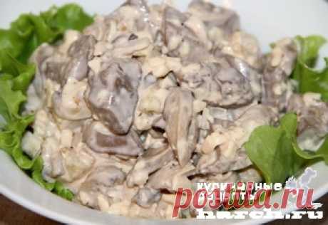 Салат из куриной печени с грибами и ананасом