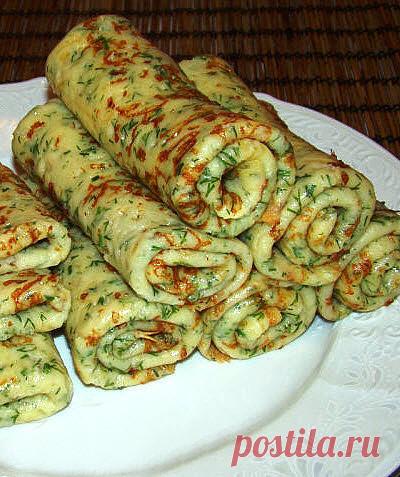 Сырные блины – это один из самых простых и в то же время популярных рецептов среди всех любителей данного блюда. 

Ингредиенты: 

молоко — 1,5 стакана 
яйцо — 2 шт. 
мука — 1 стакан 
сыр — 150 гр. 
соль — 1 ч. л. 
сахар — 1 ч. л. 
разрыхлитель — 1 ч. л. 
растительное масло — 2 ст. л. 
укроп — по вкусу. 

Приготовление: 

Смешать теплое молоко с сахаром, солью и яйцами. 
Добавить просеянную муку с разрыхлителем. 
Сыр натереть на мелкой терке, добавить в жидкую массу. 
Затем...