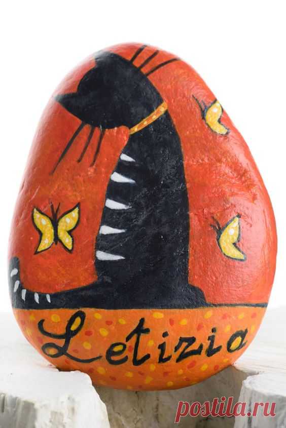 (53) Handpainted stones with flowers and one's name