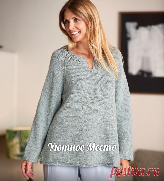 Туника спицами

РАЗМЕРЫ S (M) L 

ВАМ ПОТРЕБУЕТСЯ 

Пряжа (100% шерсти; 50 г/145 м) — 8 (9) 10 мотков серо-голубой; прямые спицы № 4,5 и 5,5; круговые спицы № 4,5 и 5,5 длиной 60 и 80 см. 


УЗОРЫ 
ЛИЦЕВАЯ ГЛАДЬ 
Лицевые ряды — лицевые петли, изнаночные ряды — изнаночные петли. 

ПЛОТНОСТЬ ВЯЗАНИЯ 
18 п. х 25 р. = 10 х 10 см, связано лицевой гладью на спицах № 5,5. 


КОКЕТКА 

На спицы № 4,5 набрать 83 п. и вязать 3 р. лицевыми. 
Перейти на спицы № 5,5, провязать еще 2 р....