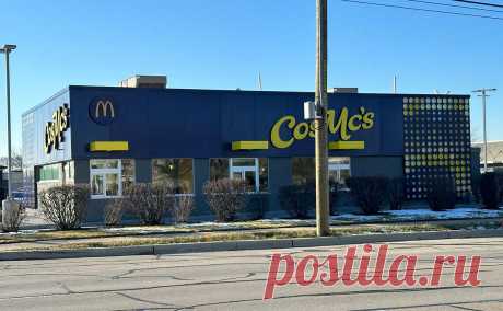 McDonald’s запустит сеть кафе под новым брендом. McDonald’s в течение года откроет десять ресторанов малого формата, названных в честь своего маскота из 1980-х — CosMc's. Bloomberg пишет, что концепция заведений очень схожа со Starbucks. Глава McDonald’s заявил о ее уникальности