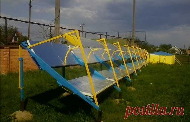 Український розробник наддешевої сонячної теплової станції відкрив креслення для всіх бажаючих Мова йде про найбільшу в Україні сонячну станцію такого типу (29 кв.м фокусуючих дзеркал), яку своїми руками зробив винахідник Сергій Юрко з Миргорода. Станція призначена для виробництва тепла з сонячної енергії, причому вода без проблем нагрівається до