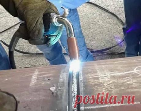Тем начинающим сварщикам кто не знает, можно ли варить полуавтоматом без газа, ответ, да, можно варить, используя специальную сварочную проволоку с