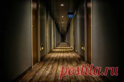 Известный психолог напала на сотрудницу отеля и устроила дебош