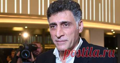 26-9-25--Умер Тигран Кеосаян На 60-м году жизни умер кинорежиссер, теле- и радиоведущий Тигран Кеосаян, сообщила его жена, главный редактор медиагруппы «Россия сегодня» и телеканала RT Маргарита Симоньян.