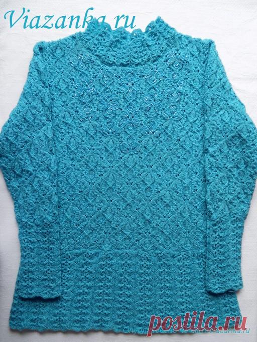 Нарядная туника Нарядная туника связана красивым узором “Сказочный цветок”. Низ и манжеты оформлены ажурной каймой. Верх переда расшит бисером. Схема вязания и описание.