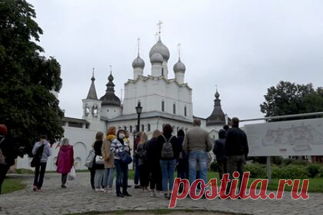 В Ярославской области прошел фестиваль «Золотое кольцо России». В Ярославской области прошел IV всероссийский фестиваль «Золотое кольцо России», посвященный сохранению культурного наследия страны. В этом году на конкурсе представили 200 работ разных журналистских жанров и форматов — 135 участников из 40 городов презентовали телевизионные программы, фильмы и видеоролики.