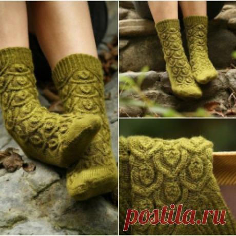 Нежный узор для занавески, Очень красивое покрывало крючком. Схемы, Шапочка частичным вязанием, Шапочки для всей семьи, Оригинальные коврики крючком, Мотив для прихватки или коврика, Носочки спицами. Схема узора, Оформление края изделия, Корона-Снежинка,