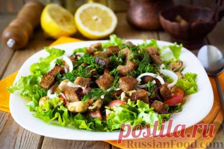 Рецепт: Салат с мидиями, помидорами и сухариками на RussianFood.com
