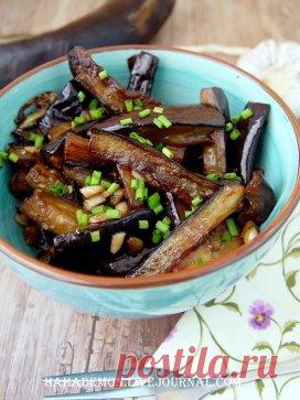 Закуска из баклажан за 15 минут.
Родственники не могли оторваться, очень интересный вкус! Ну и готовить легко и просто!
Вам потребуется:
На 3 небольших баклажана:
4 -6 зуб чеснока
2-3 ст л соевого соуса
0,5 чл сахара
Всё!)))
Как готовить: 
1. Баклажаны нарежьте на небольшие брусочки.
2. На сковороде разогрейте раст масло (2-3 ст л), поджарьте мелконарезанные 2 зубчика чеснока. Добавьте баклажаны, обжарьте. Всыпьте сахар и влейте соевый соус. 
3. Жарьте еще минут 5 до приоб...