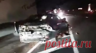 Семь легковых автомобилей, бензовоз и большегруз столкнулись на трассе М-4 на Кубани. Два человека пострадали в аварии с семью легковушками, грузовиком и бензовозом на трассе М-4 «Дон» в Краснодарском крае. Читать далее