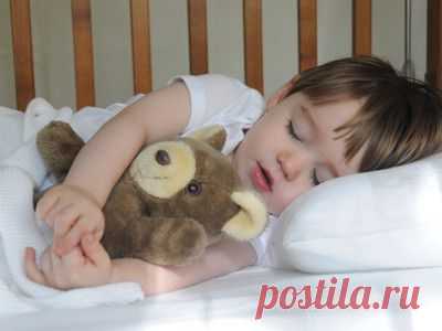 А баиньки-баиньки, 
Купим сыну валенки, 
Наденем на ноженьки, 
Пустим по дороженьке, 
Будет наш сынок ходить, 
Новы валенки носить.