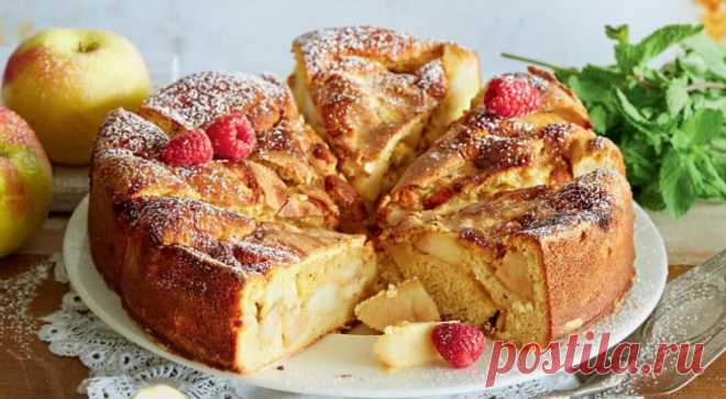 Шарлотка с яблоками - рецепт / Простые рецепты