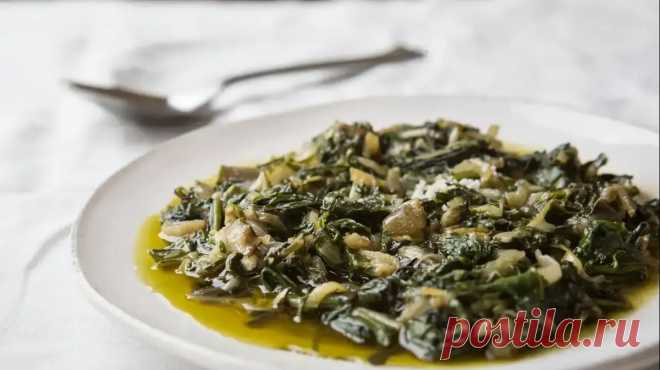 סלט מנגולד חמים - מתכון פשוט וקל מהמטבח המרוקאי  - וואלה! אוכל סלט מרוקאי חמים של עלי מנגולד ובצל מטוגן מתובלים בזרעי כוסברה. מושלם לפתיחת הסלטים של שולחן השבת ומתאים גם לפסח. כנסו>