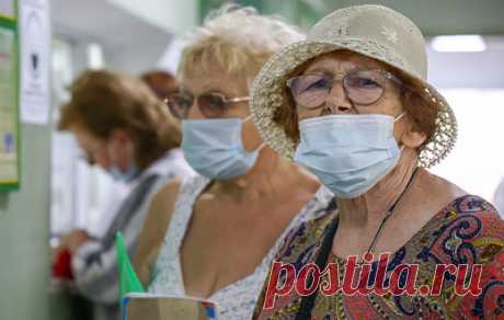 Эксперт полагает, что текущая волна заболеваемости ковидом в России может стать последней. Научный руководитель ФГБНУ "Научно-исследовательский институт вакцин и сывороток имени И.И. Мечникова" Виталий Зверев заявил, что вирус SARS-CoV-2 примет форму сезонного заболевания