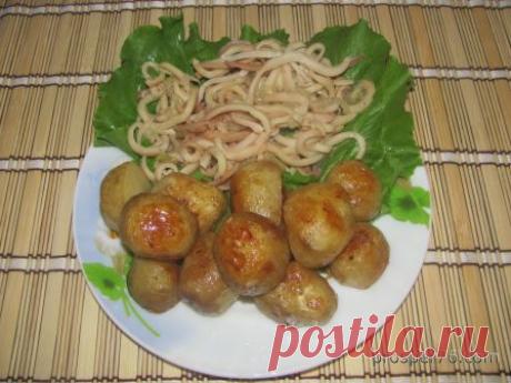 Рецепт приготовления кальмаров в мультиварке. | prosper76.com
Любителям морепродуктов посвящается рецепт приготовления кальмаров в мультиварке! Быстро, вкусно, полезно, а главное ничем не уступает ресторанному блюду по вкусовым и питательным качествам. Рецепт прост, чем и привлекает: нарезаем кальмары кольцами и тушим вместе с луком в мультиварке. Осторожно! Блюдо вызывает мгновенное привыкание.