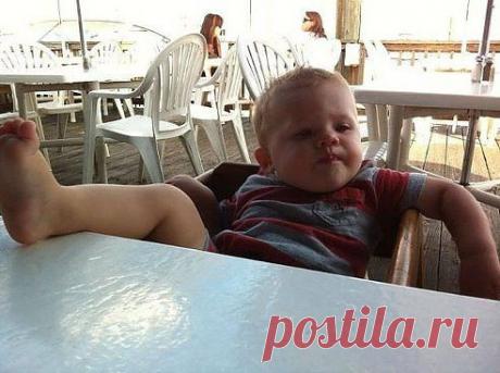 - Ты зачем кинул кирпич дяде Мише на голову?
- Я больше не буду ....
- А ему больше и не надо ...