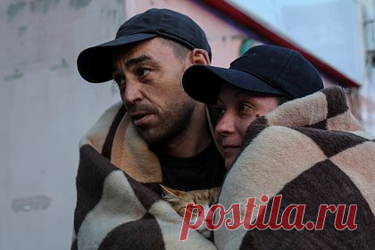 С крыш затопленных домов под Новой Каховкой эвакуировали 17 человек. В прибрежном поселке Корсунка под Новой Каховкой спасатели эвакуировали с крыш затопленных домов 17 человек. На месте происшествия совместно с оперативным штабом администрации работал состав МЧС. Кроме того, в спасательных операциях приняли участие трое гражданских.