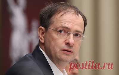 Мединский: с Россией США заработали бы больше, чем при договоре с Украиной. Помощник президента РФ добавил, что в случае наступления мира, когда Америка перестанет тратить деньги на войну, "она получит огромные экономические преимущества"