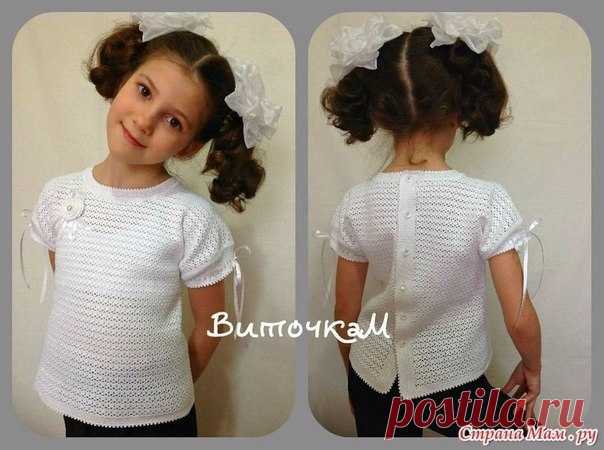 ВЯЗАНИЕ КРЮЧКОМ. БЛУЗА «ШКОЛЬНИЦА».

Задумка была простая, хотелось связать что-то скромное и не прозрачное для своей старшей дочери.

Ну что приступим, для этого обозначим основные моменты:
материал: мои ниточки Vita Coco, 100% хлопок 240 метров / 50 грамм, расход — 250 грамм, крючок 1,5 мм.
условные обозначения по тексту:
— вп — воздушная петля
— ссн — столбик с накидом
— сс — соединительный столбик
— пссн — полустолбик с накидом
Схема рисунка, который был взят за основу...
